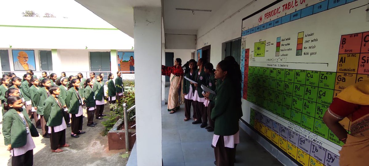 On the Eve of First Biswa Odia  Bhasa Sammilani, the students and the staff of EMRS Laing Sundargarh enchanting the song "Bande Utkala Janani.."
#EMRSLAING ODISHA  #proudtobean #ODIA....