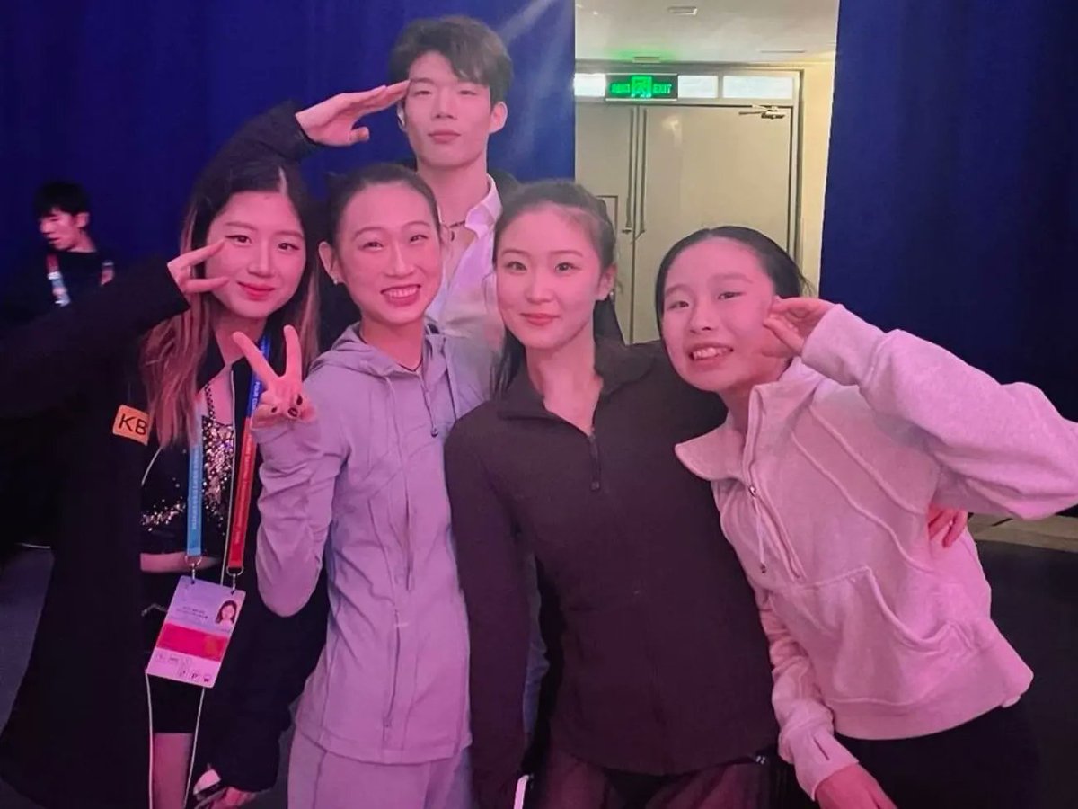 Eliauk_0610's tweet photo. Haein's group photo
#haeinlee #figureskating #figureskater #이해인 #4ContsFigure #yudongchen #陈昱东 #金博洋 #boyangjin #pengcheng #彭程 #张思阳 #siyangzhang #苏怡 #joannaso https://t.co/1BiN7JDzek