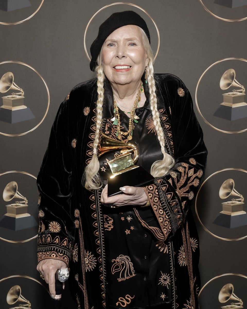 Joni Mitchell performed at the Grammys tonight for the first time at age 80, after winning her 10th Grammy, this one for best folk album. If you don't know, Joni is, and always has been, a complete and total badass!