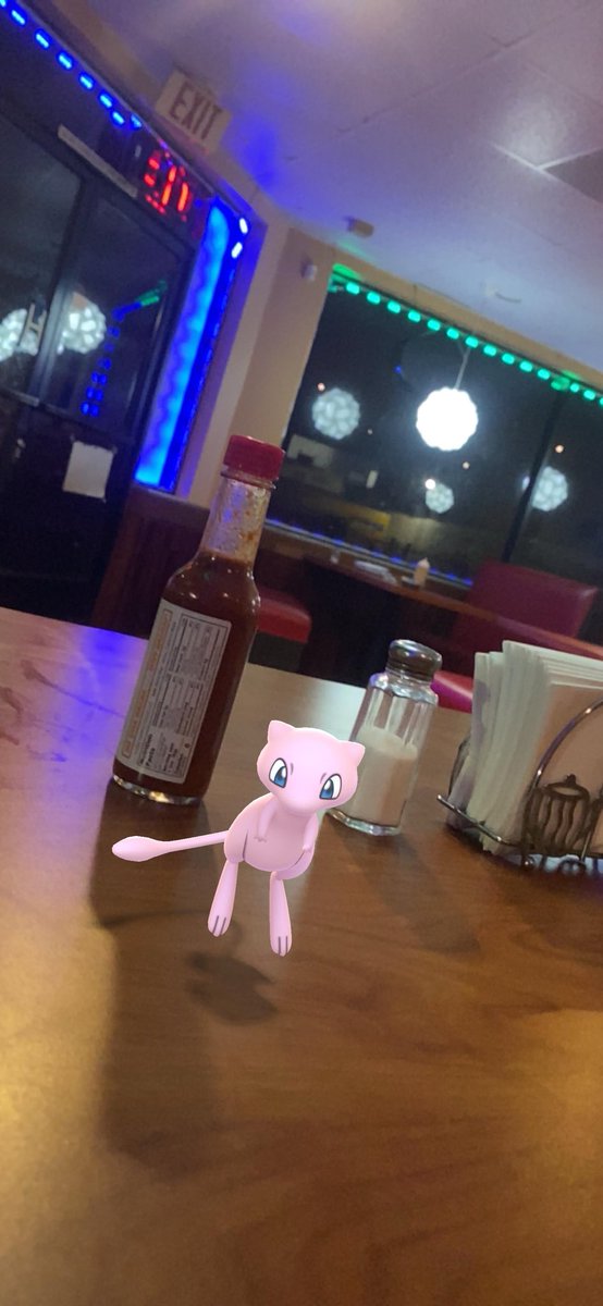 FsVersus's tweet image. Miniature mew 🤓 pokemongolive.com/refer?code=VBB…