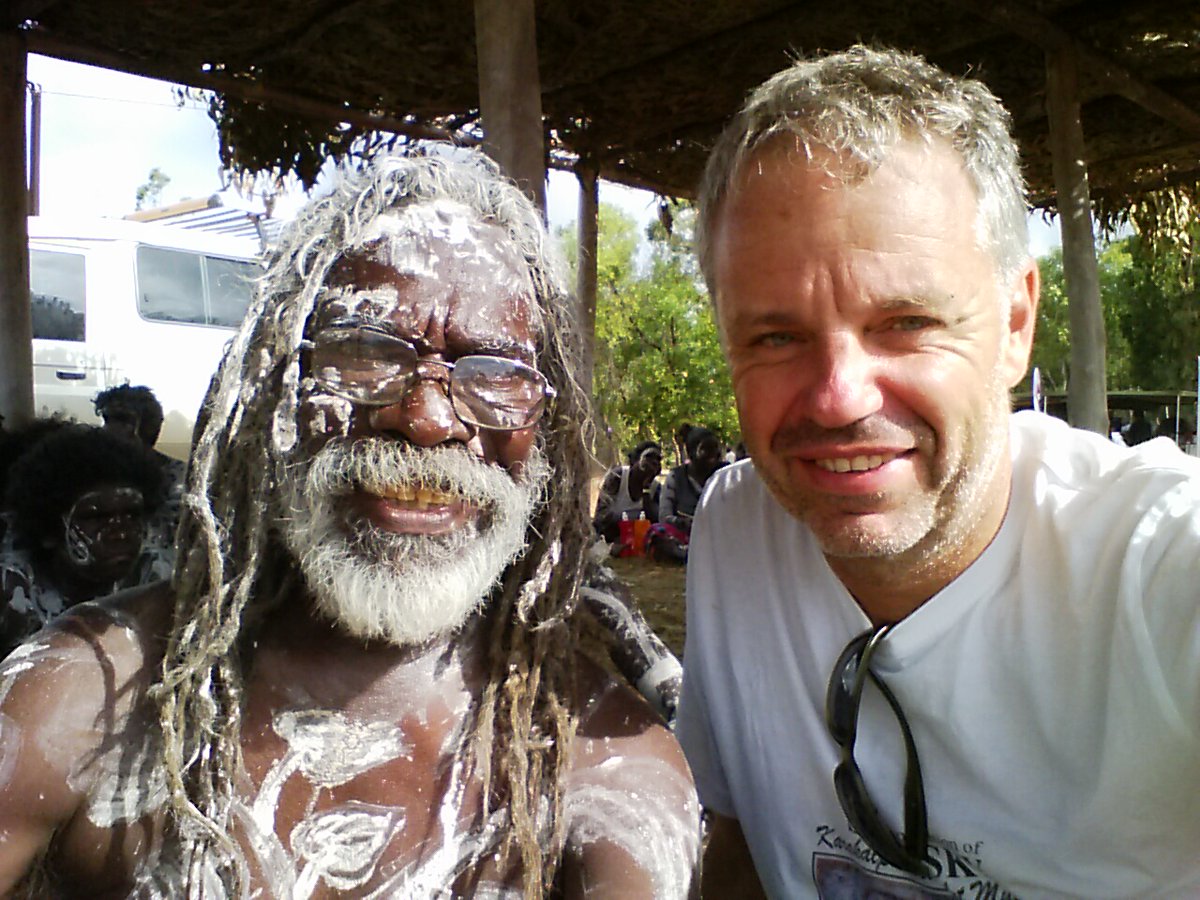 How can NLP/AI practitioners develop appropriate language technologies for local oral societies? Here are some key ideas from “Centering the Speech Community”, my #EACL2024 paper with Dean Yibarbuk, senior elder and law man from Arnhem Land, northern Australia. 🧵 1/10