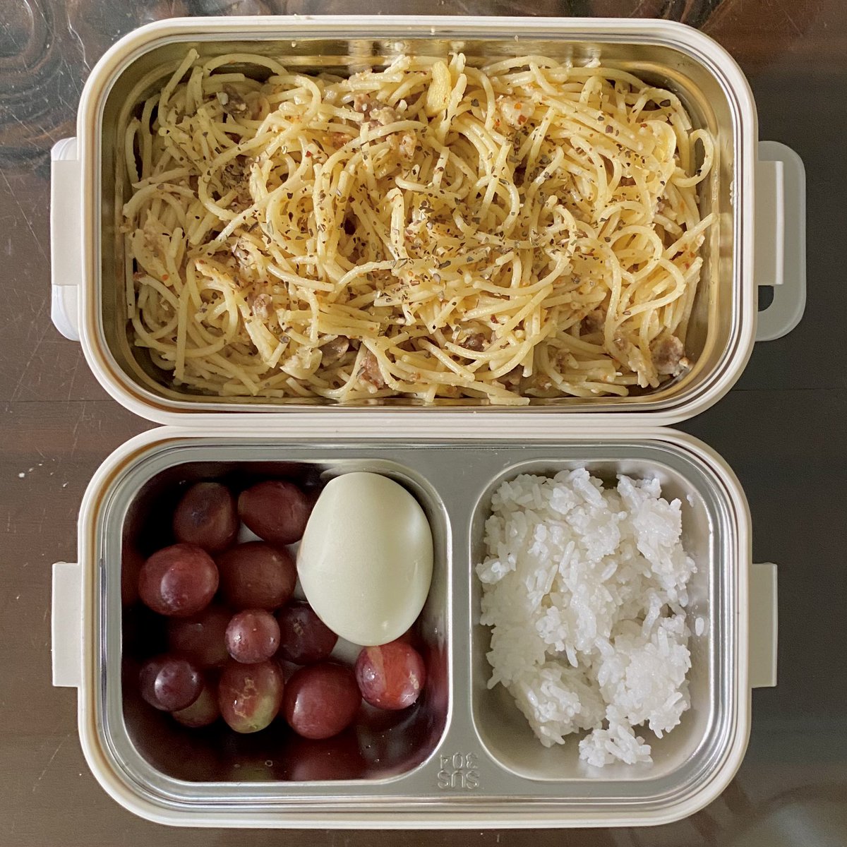 Bucin_Oppaa's tweet image. Menu bekal kantor hari ini ~
🍝 Spageti Agli Olio
🥚 Telur Rebus
🍇 Anggur
🍚 Nasi

Cooked by me 👩🏻‍🍳
#bekalkantor
#menubekal
#masak