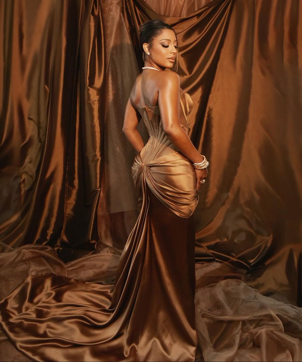 blindingliqhts's tweet photo. VICTORIA MONET WINS BEST NEW ARTIST AT THE GRAMMYS. HER 3RD AWARD TONIGHT. https://t.co/NxFw9W2nRy