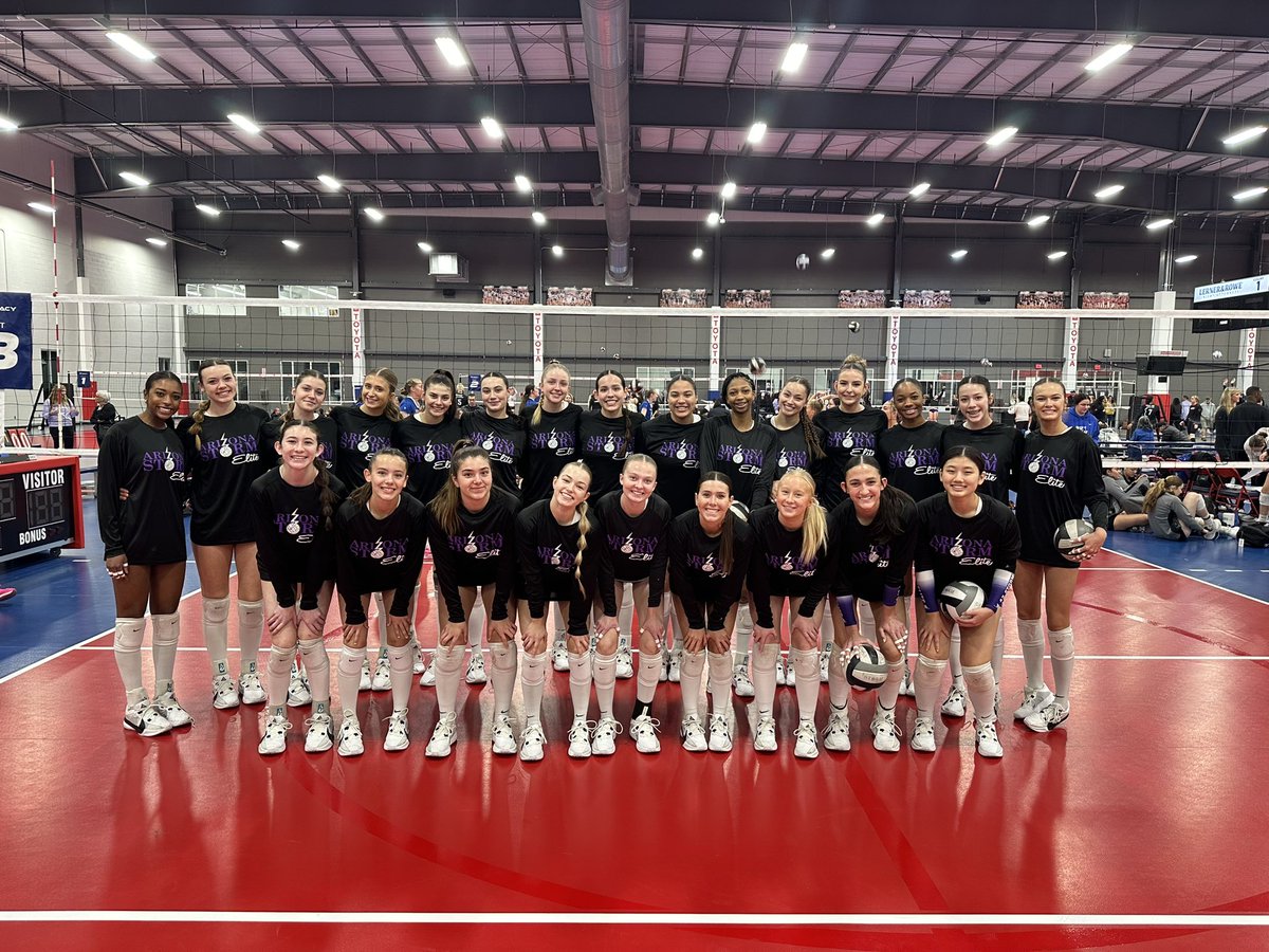 az_stormvbc's tweet photo. 17 Thunder and 16 thunder matched up in the same pool today! Always fun to get to be close with our Storm sisters in battle and in support! #StormSisters https://t.co/WbYEbjsmXD