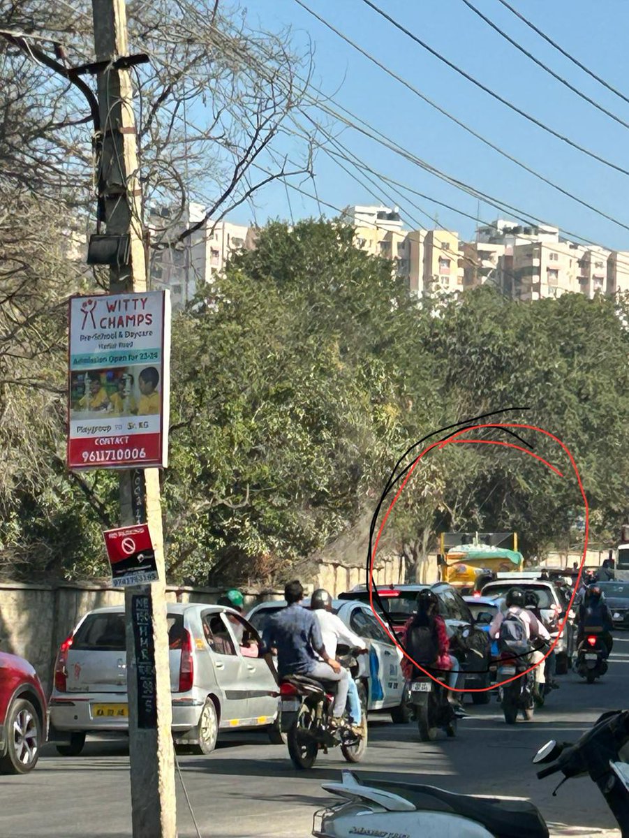 kdevforum's tweet photo. @DCPSouthTrBCP @blrcitytraffic,can you pls ask @bellandurutrfps to #StopHeavyVehicles like Const/RMC movement & parking on Sarjapur road, Kasavanahalli,HARALUR and Bellandur main road.Somehow the focus is to punish suburb residents but keep ORR clear!We are also honest taxpayers! https://t.co/dQfzbynNqU