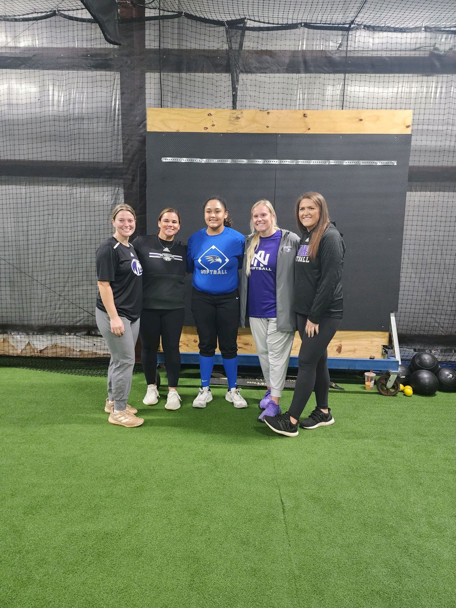 Ty_Ari2021's tweet photo. Today was a GREAT DAY at the UNA CAMP. It was a pleasure working with these coaches.Thanks For Having Me! @una @Acozart44 @Florence_Sports @TribeSoftball1 https://t.co/JaXViI5Wp6