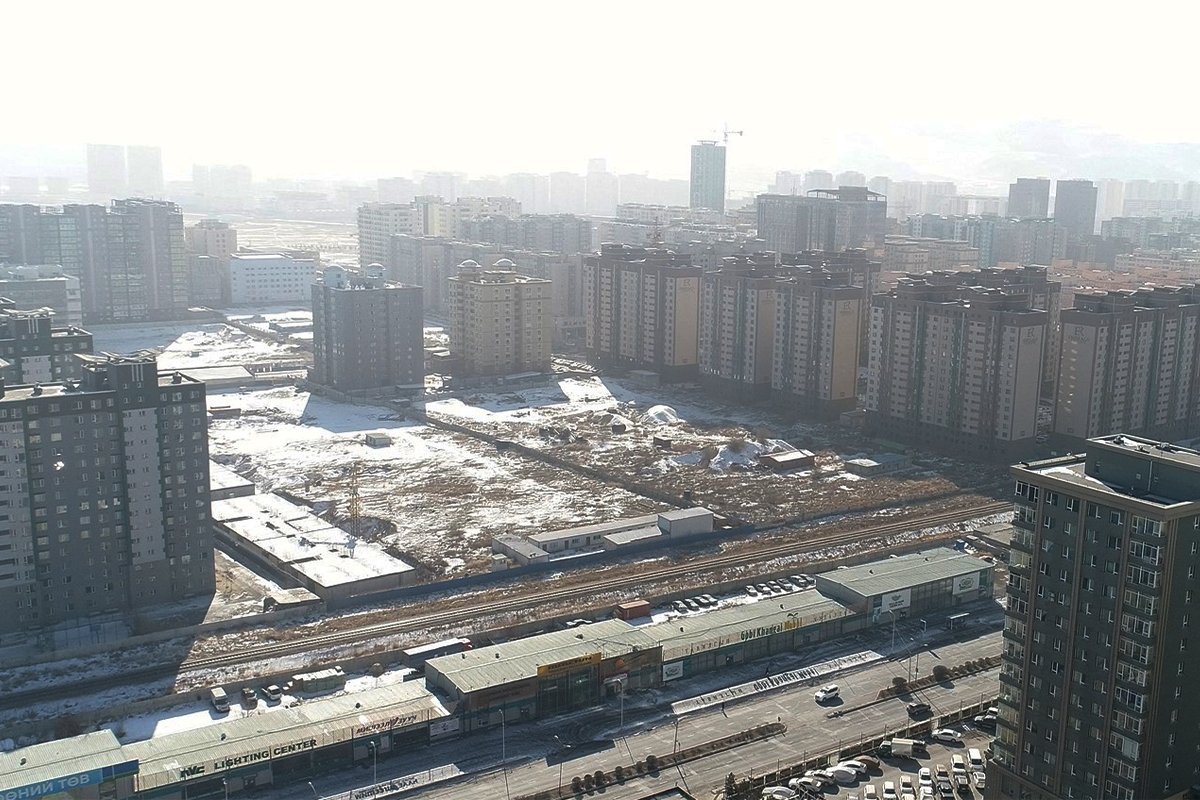 40к хүн амтай Баянзүрх дүүргийн 26,36-р хороонд 960 хүүхдийн сургууль, 240 хүүхдийн цэцэрлэг барихаар боллоо. Мөн удаашралтай байгаа Олимп хотхоны 640 хүүхдийн сургуулийн барилгын ажлыг эрчимүүлэхээр боллоо.