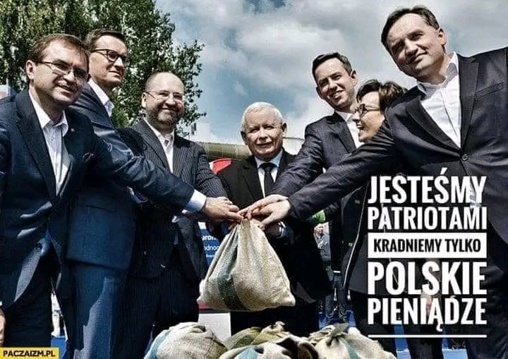 Andrzej09G's tweet photo. PiSiory oraz ich pociotki  i kolesie zarabiali miliony złotych ,a swoim tumanom,  rzucili 500+ a  emerytom raz w roku ochłap ,żeby się cieszyli i się cieszyli i całowali w dupę Jarozbawa https://t.co/gCdb4ZP04X