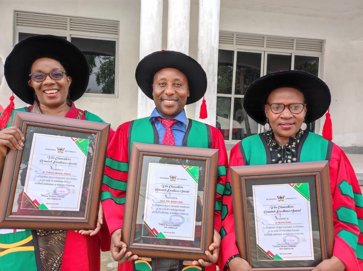 Proud of our @HATUA_Research #AMR Social science expert, Prof Stella Neema who was rewarded with an award of honour for her scholarly work at Makerere University @Makerere @Infection_StAnd @StAndMedicine @StAndrewsSGSD @kkeenanstA @MikeKesby @cuhas_bugando @KEMRI_Kenya @NIMRMbeya