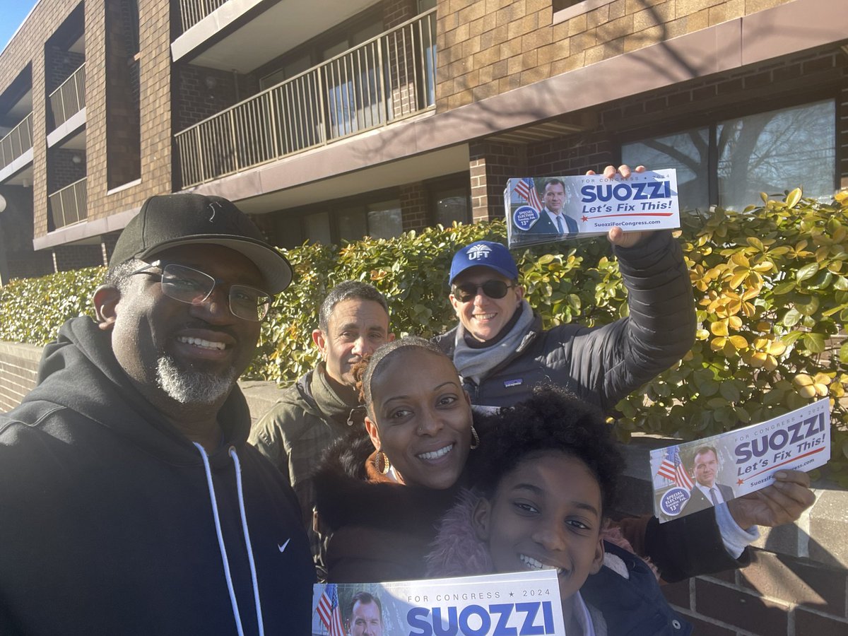 Saturday: What a Day of Action we had!! Sunday: Hold my beer… An AMAZING turnout from our @UFT members at Tom Suozzi’s campaign office in Queens. Shout out to our DR’s, Chapter Leaders and Political Action Team members for making today a success. We did that, yall!!👏🏾👏🏾👏🏾