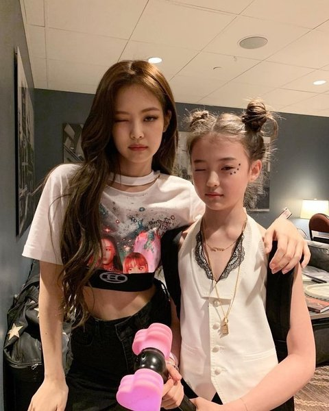 pannchoa's tweet photo. Knets look back at pictures of Ella Gross with BLACKPINK Jennie
https://t.co/imHhdYsrf3 https://t.co/oiVYjoNKw0