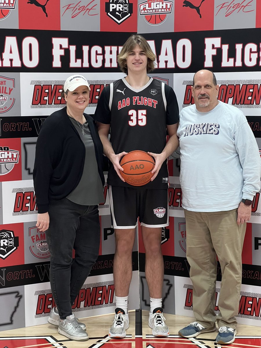 The moment so many have been waiting on! So proud of you Jake. Thanks for taking your dad and I along! @StillBWeaving @CAA_Bball_Ok @The_CAAdvantage @OkieBall_1 @ErnieBarber9 @PrepHoopsOK @NXTPROHoopsOK @Okhoopsreport