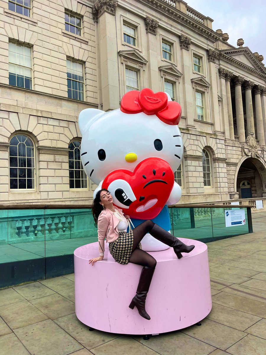 FrancescaEsmee's tweet photo. Such a dream day at the ‘cute’ exhibition in Somerset house today. My inner child and adult self couldn’t feel more aligned with everything I love and proud to be such a girly girl  💕🎀💅❤️🍄❣️

#cute #london #kawaii #happiness https://t.co/3rQDP0NbUa