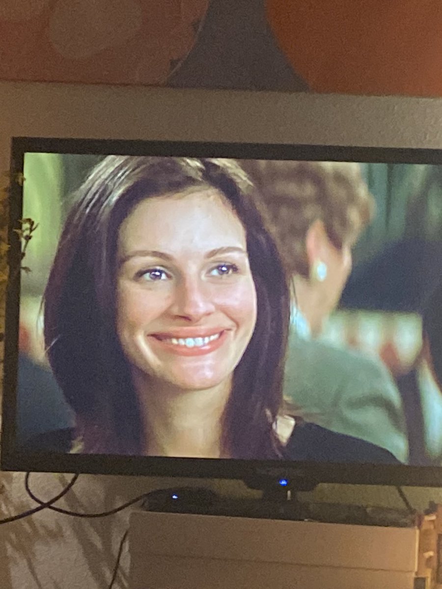 _scarybooks's tweet photo. That classic Julia Roberts smile https://t.co/STx7oS6Zcb