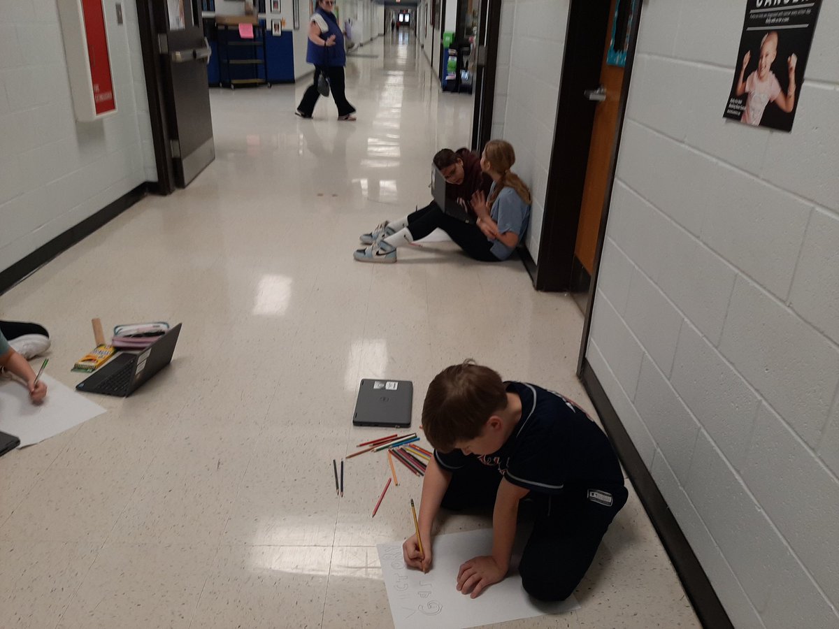 LizSikes4's tweet photo. More 5th grade Friday fun making Edible cells and Propaganda posters. @VaughanRockets https://t.co/jCz7oznp9J
