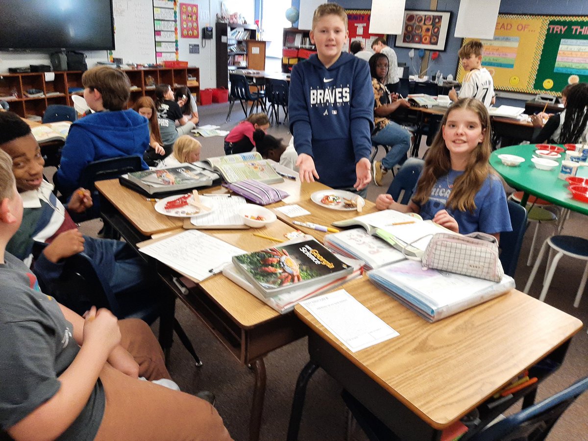 LizSikes4's tweet photo. More 5th grade Friday fun making Edible cells and Propaganda posters. @VaughanRockets https://t.co/jCz7oznp9J