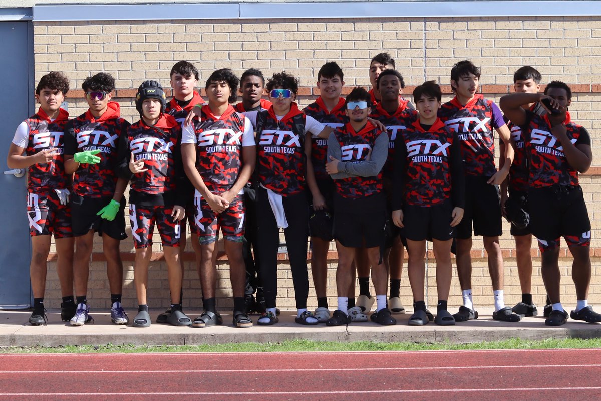 STX7v7's tweet photo. Another weekend with the extended FAMILY. Shout out to @PortilloEstevan for stopping bye to chat it up with the Boyz before getting started this morning. 

#sísepuede #stxmade #hardworkiseverything #fafo https://t.co/zth0xDq2yW