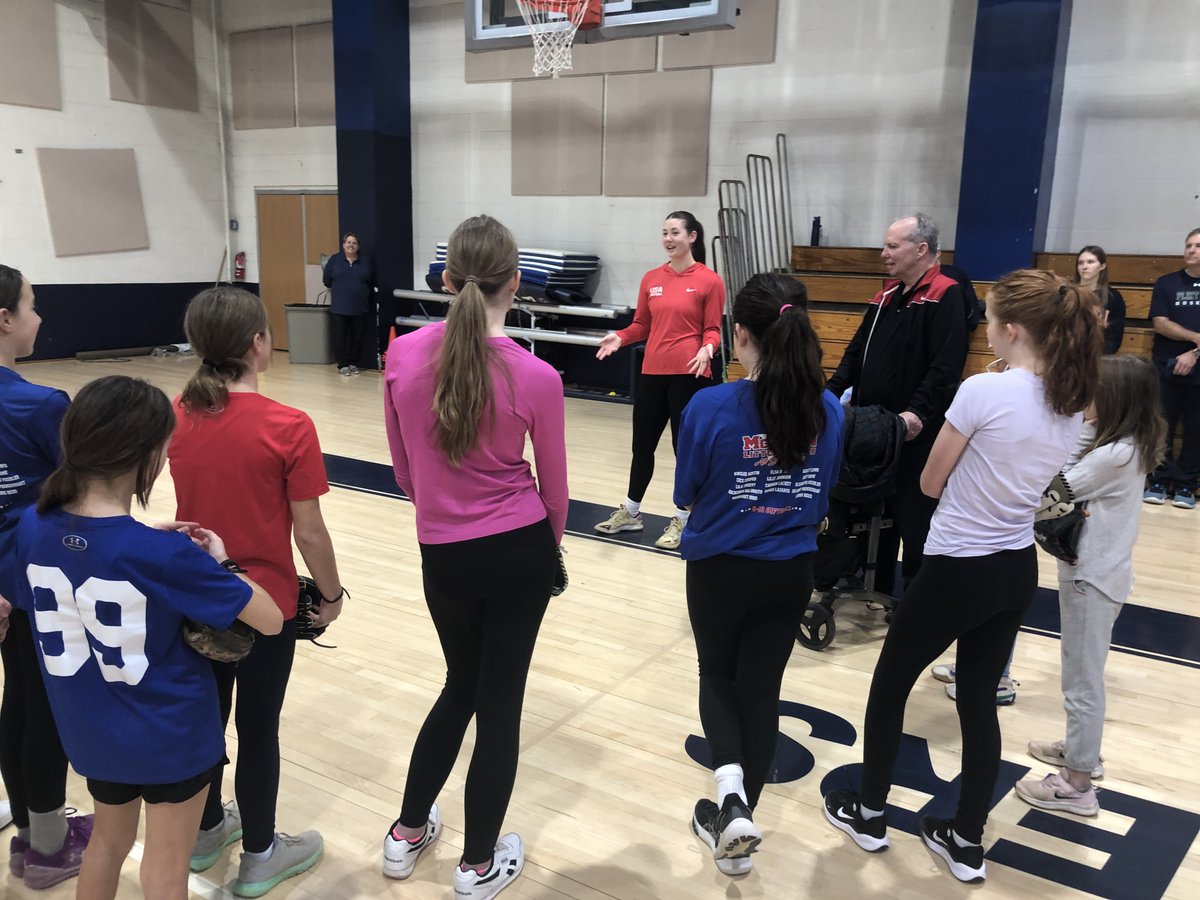 MLLUpdates's tweet photo. MLL's own Kathryn Sandercock gave our girls tips today during MLL's winter pitching clinics...and some autographs...🥰 https://t.co/PwQr0S9VyR
