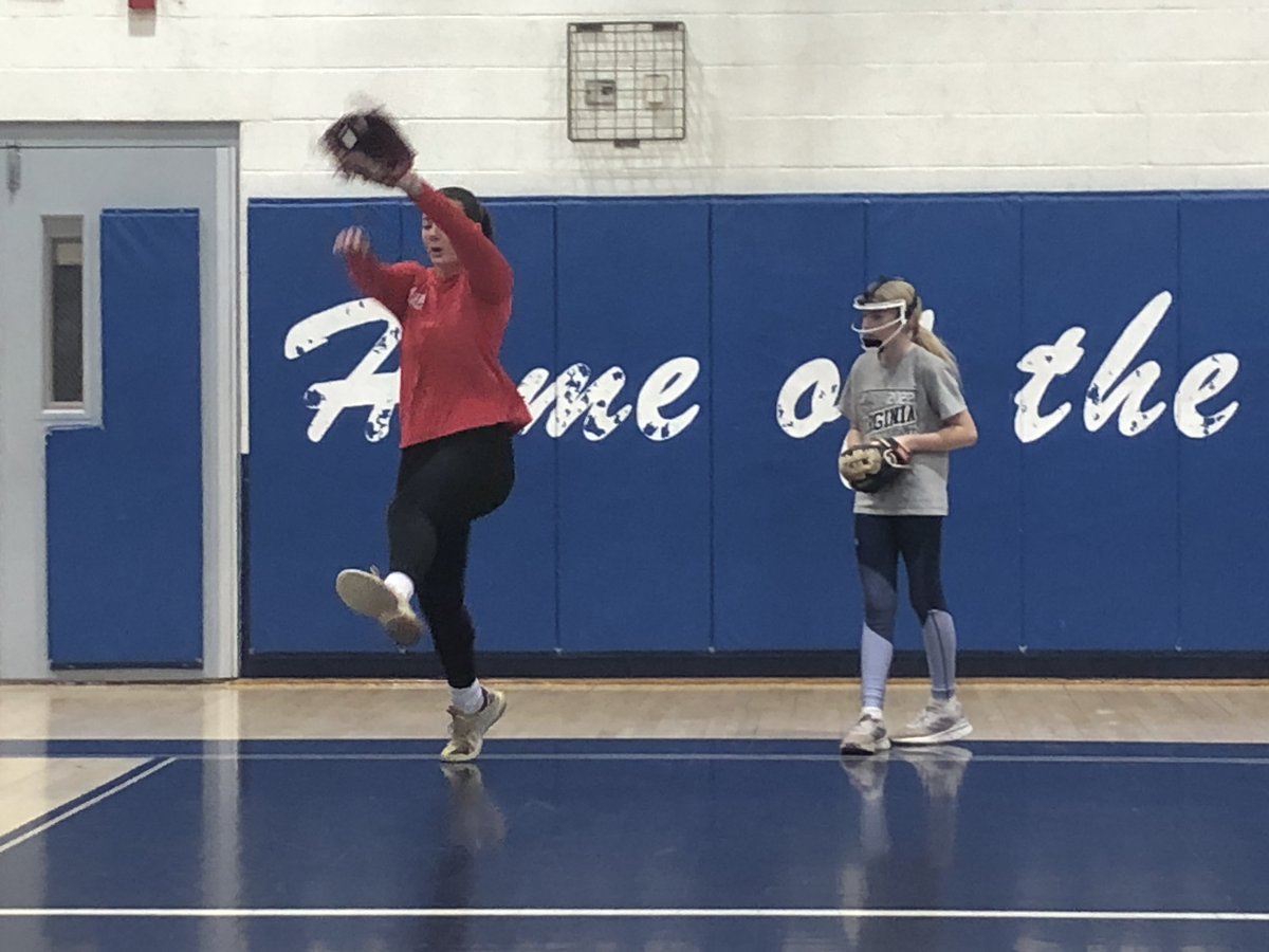 MLLUpdates's tweet photo. MLL's own Kathryn Sandercock gave our girls tips today during MLL's winter pitching clinics...and some autographs...🥰 https://t.co/PwQr0S9VyR