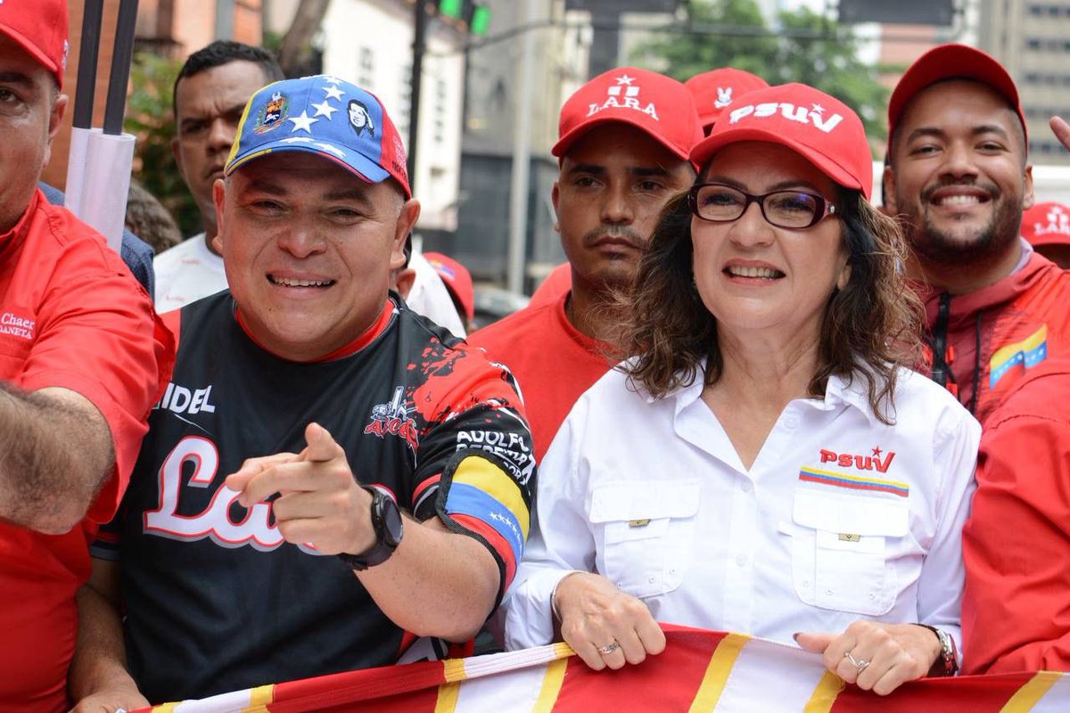 #4Feb Emprendimos la movilización desde Lara para acompañar a nuestro presidente @nicolasmaduro en el Día de la Dignidad Nacional y en apoyo absoluto a la Revolución Bolivariana.