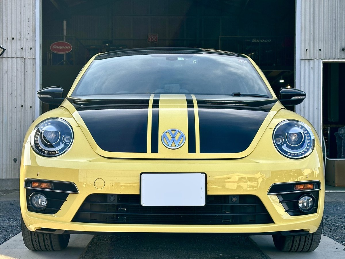 911_sl_35's tweet photo. 珍しい車が入荷致しました。
ターボモデルで世界限定３５００台（日本割り当て１００台完売）のレーサー。
#theBeetleRacer #thebeetle #vw https://t.co/yegNtxKLXQ