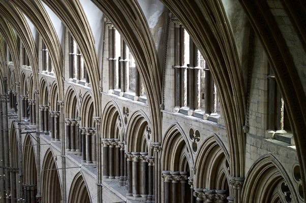 @northerness I think the Middle Ages’ greatest artistic legacy is that of their cathedrals, which are immense & intricate, vast engineering projects & extraordinarily complex craftsmanship from almost 1000 years ago that we would struggle to replicate now.