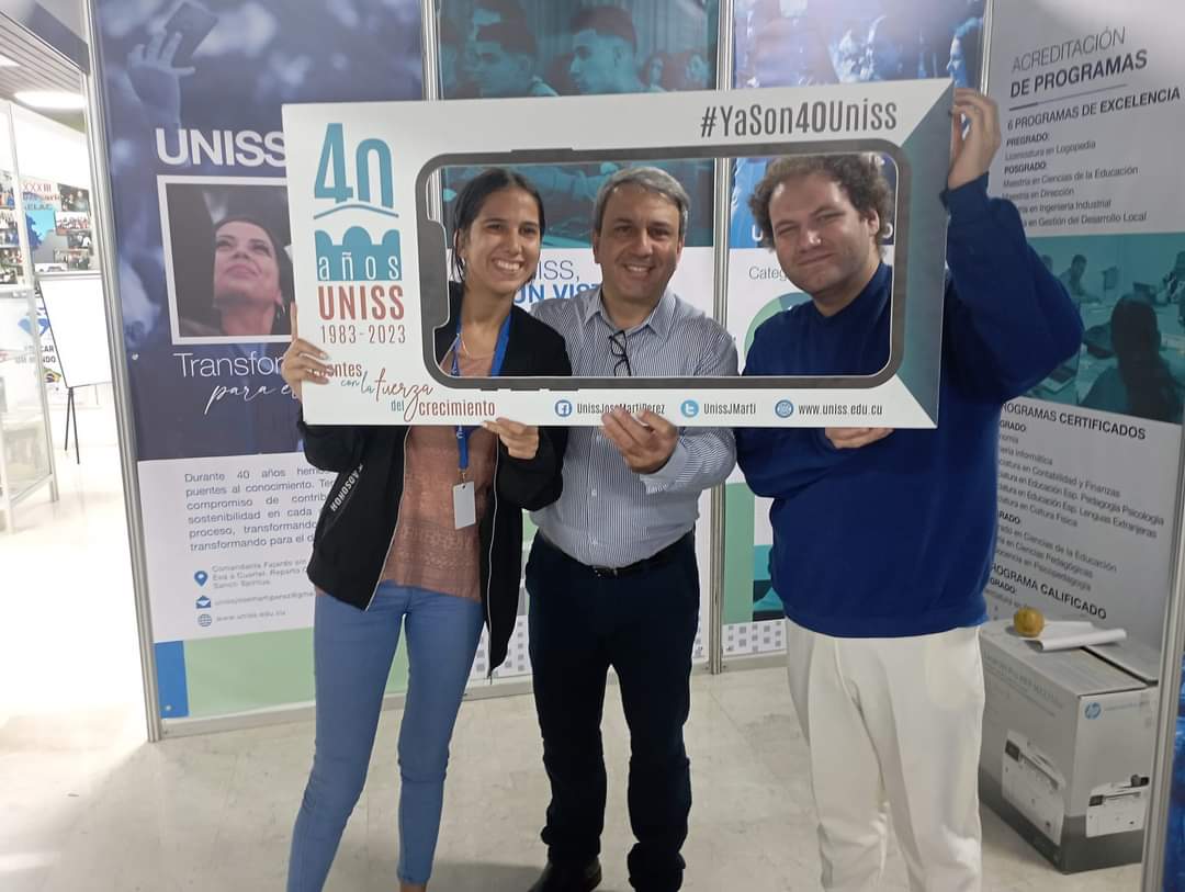 🇨🇺 Recorre el Ministro de Educación Superior, Dr. C. Walter Baluja García, el stand de la Universidad de Sancti Spíritus 'José Martí Pérez' previo a la inauguración del Congreso Universidad 2024.
#SanctiSpíritusEnMarcha
#Universidad2024
#TransformamosParaElDesarrollo