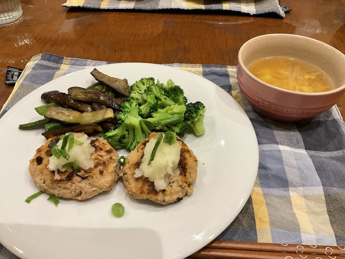 jummy_chubby's tweet photo. ☑️おからハンバーグ 
☑️もやしと卵のスープ
☑️ナスとインゲンの炒め物

おからハンバーグはボソボソしてるけど悪くない
今までならウスターソースビシャビシャかけるけど
おろし醤油でさっぱりと頂きました。 https://t.co/bO4GTPX8U2