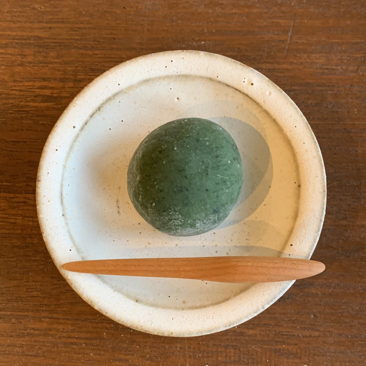 全くもって個人的ですが、
うなった和菓子
初祖岡埜榮泉總本舗
(ショソオカノエイセン)
鎌倉・由比ヶ浜
「草もち」　立春より