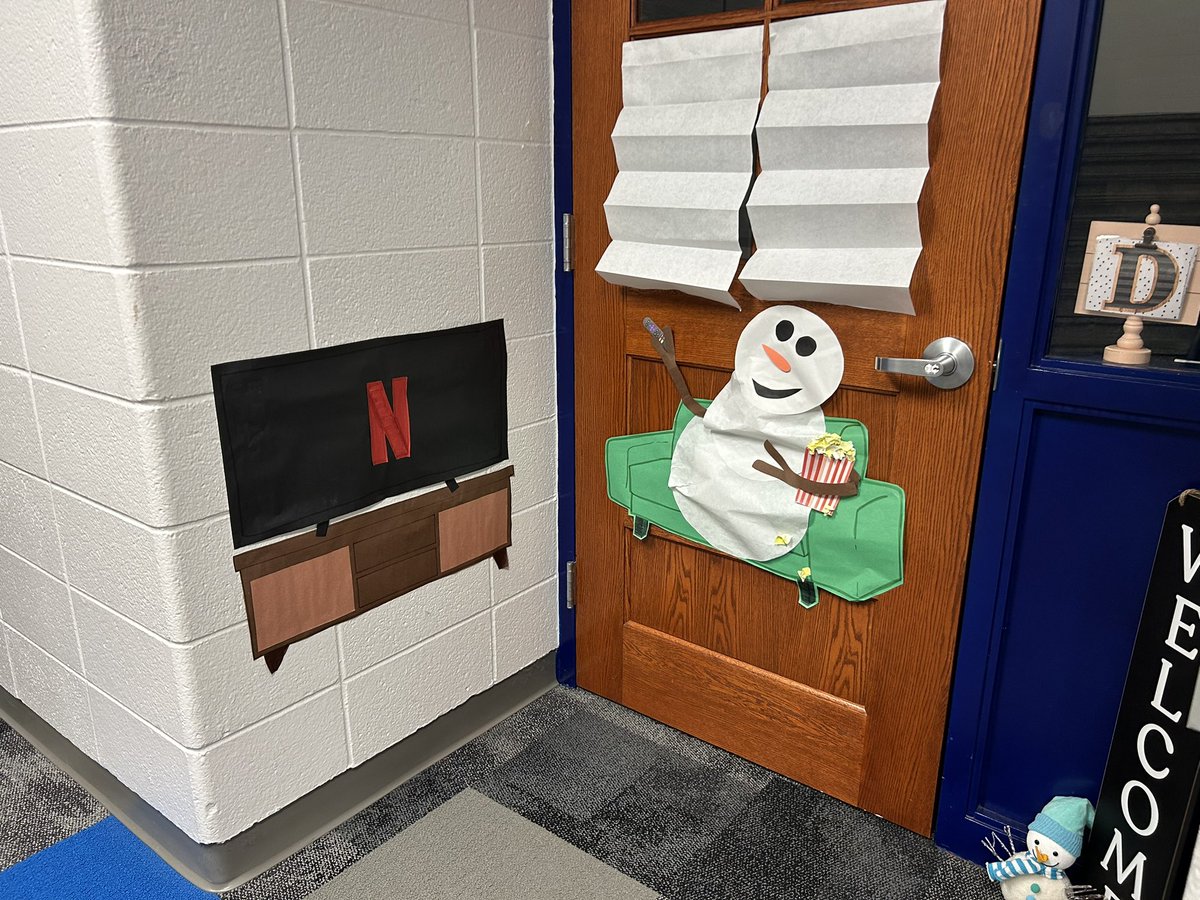 karst_heidi's tweet photo. Winter @ The Creek means #SCmustangs are decorating up some fun! https://t.co/4V0DVC5c9X
