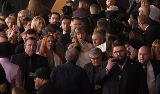 WalterPpteam's tweet photo. LA MALDITA SEA LLEGO NUESTRA MADREEEEEEEEEEEEEEEE #GRAMMYs https://t.co/DVfAZEdB9b