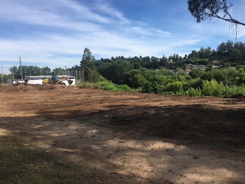 OlimpiaDeMinas's tweet photo. En estos días pasados se realizaron algunos trabajos en Jardines de la Usina.
Hubo tareas de limpieza en el ingreso a la cancha, además de hacer una explanada.
Asimismo, se van a corregir ciertos inconvenientes que hay con el agua en dicha zona. https://t.co/9zJp5KhB9M