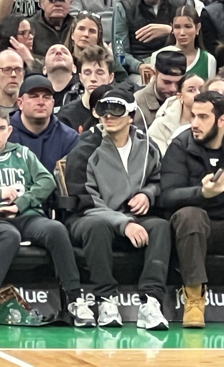 Foul on the VR guy #celtics