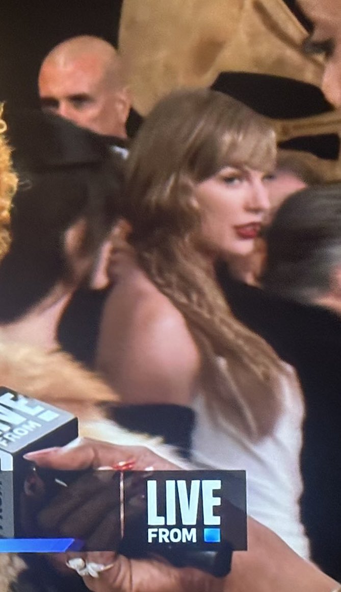 TAY !!! #GRAMMYs