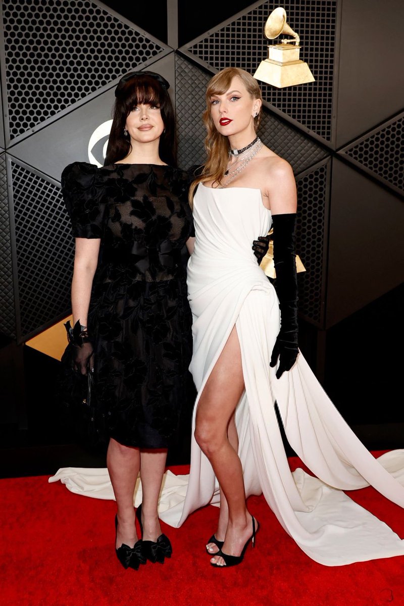 📸| Taylor and Lana Del Rey stun on the red carpet #GRAMMYs