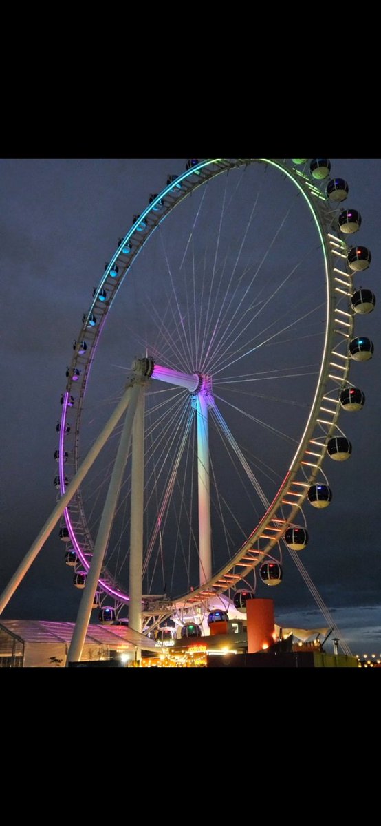 jomineboo_'s tweet photo. São Paulo's Roda Rico, the largest ferris wheel in Latin America, lit up with "Welcome to Brazil" and turned into TWICE's individual colors and members name to welcome TWICE for their two sold-out shows at the Allianz Parque stadium. https://t.co/oOEHlGgxGD