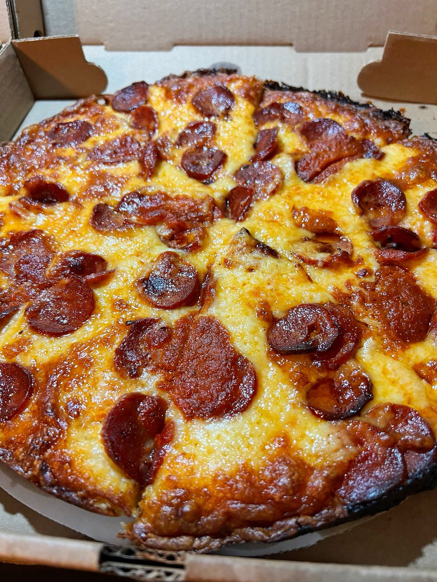 bearded_brewed's tweet photo. Sundays are for pizza https://t.co/ZdHedMh67g