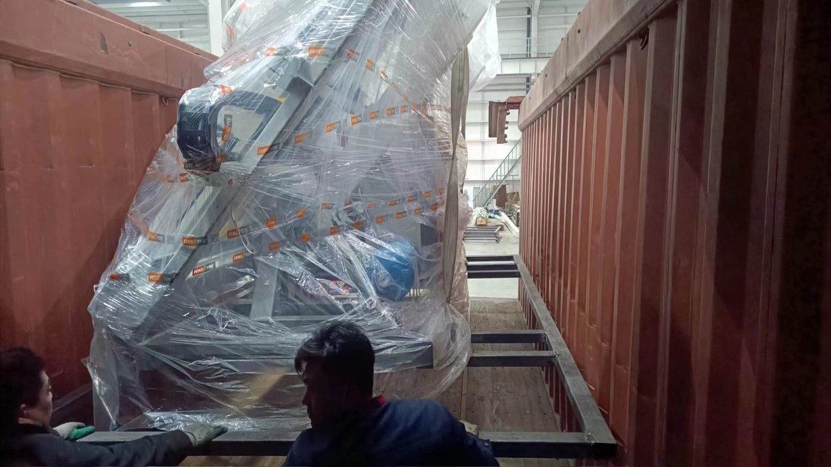 fenstek's tweet photo. One more shipment before Chinese new year holiday! Loading our vertical four point welding machine with one top open container.
#FENSTEK #upvcmachines #Windows #doors #upvcprofiles #manufaturer #fabricator https://t.co/Duxj4D70zX
