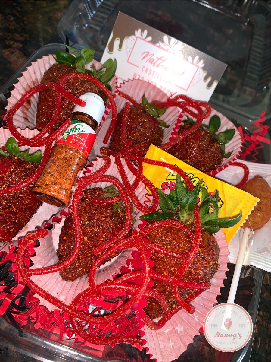 gabiantuna's tweet photo. we are doing a fundraiser &amp; selling chocolate covered strawberries &amp; pretzels for valentines!! we’ve decided to also sell strawberries w chamoy!! 

pickup &amp; delivery in the austin / san antonio area.

DM me for more info. :) https://t.co/txhcPegh4h
