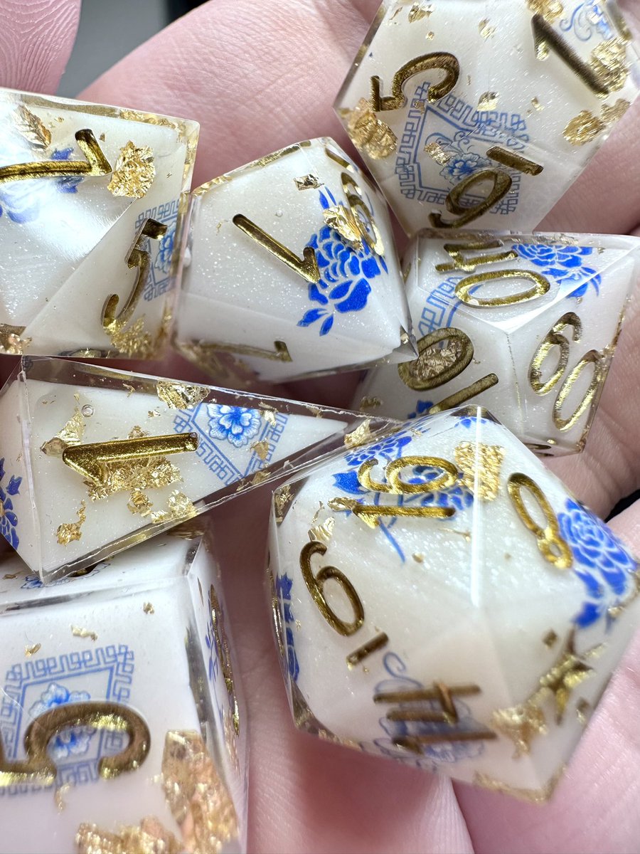 StardustShop_'s tweet photo. I appreciate the help so far, I thought streaming would be a good way to be able to entertain and raise money for this goal. Working on dice + this has burned me out a lot 
We are at 637/1400 and I dunno what else to do.
Comms are open and the Kofi link is here.
🧵 https://t.co/db0x3DC4wi