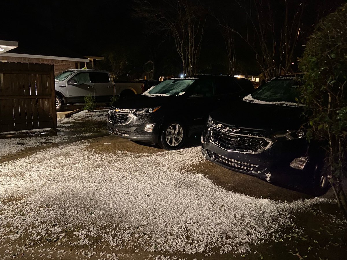 MargaretOrr's tweet photo. Lots of hail in Mandeville. Judy Boraks sent this in. She says it’s pea size, but lots of it. Lasted about 20-25 minutes. @wdsu #lawx https://t.co/S59JmMDVFG