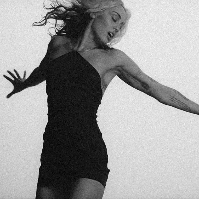 .<a href="/MileyCyrus/">Miley Cyrus</a> has won her first ever #GRAMMYs award.