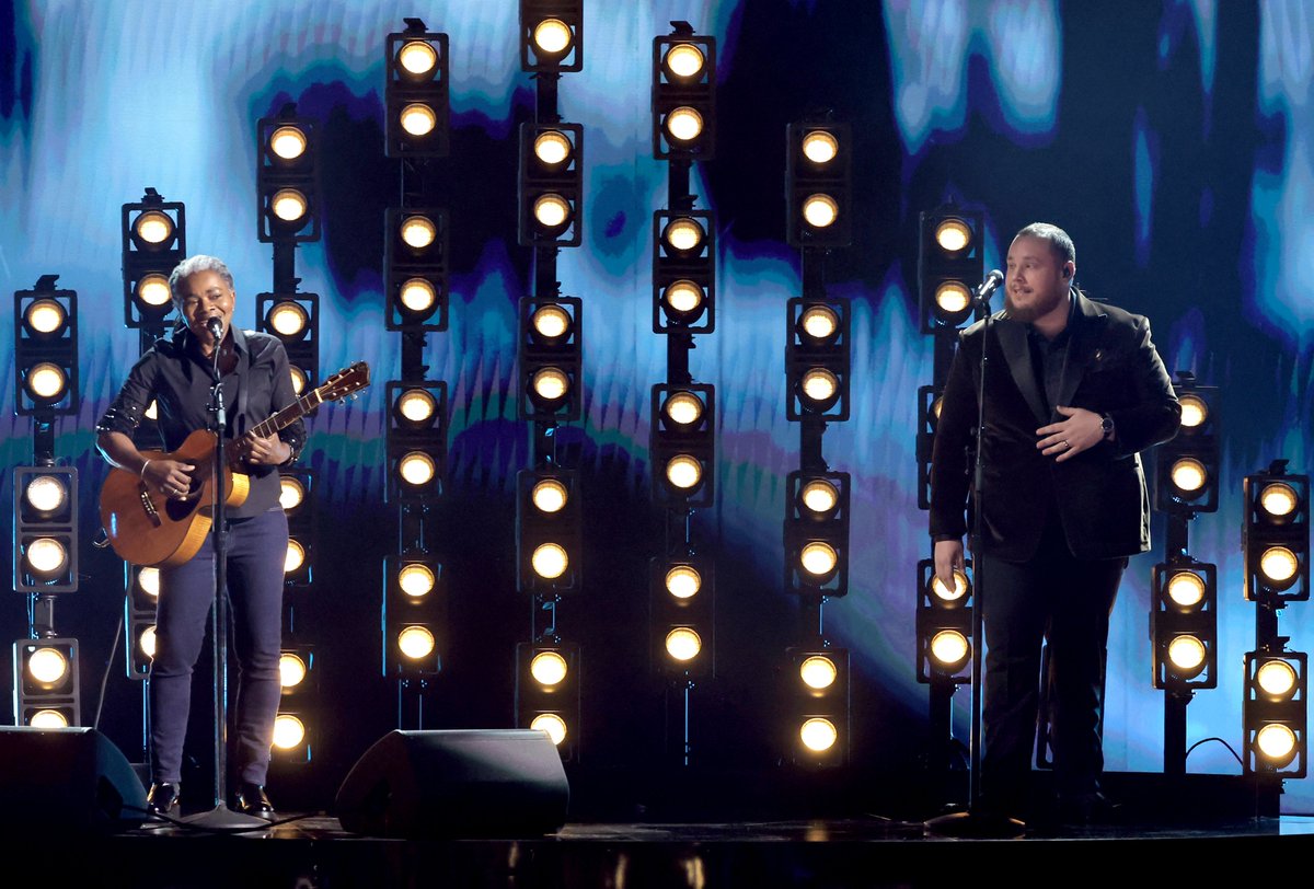 We are going to be blasting this #GRAMMYs rendition of “Fast Car” by @LukeCombs and #TracyChapman on all of our road trips from now on. 🎻