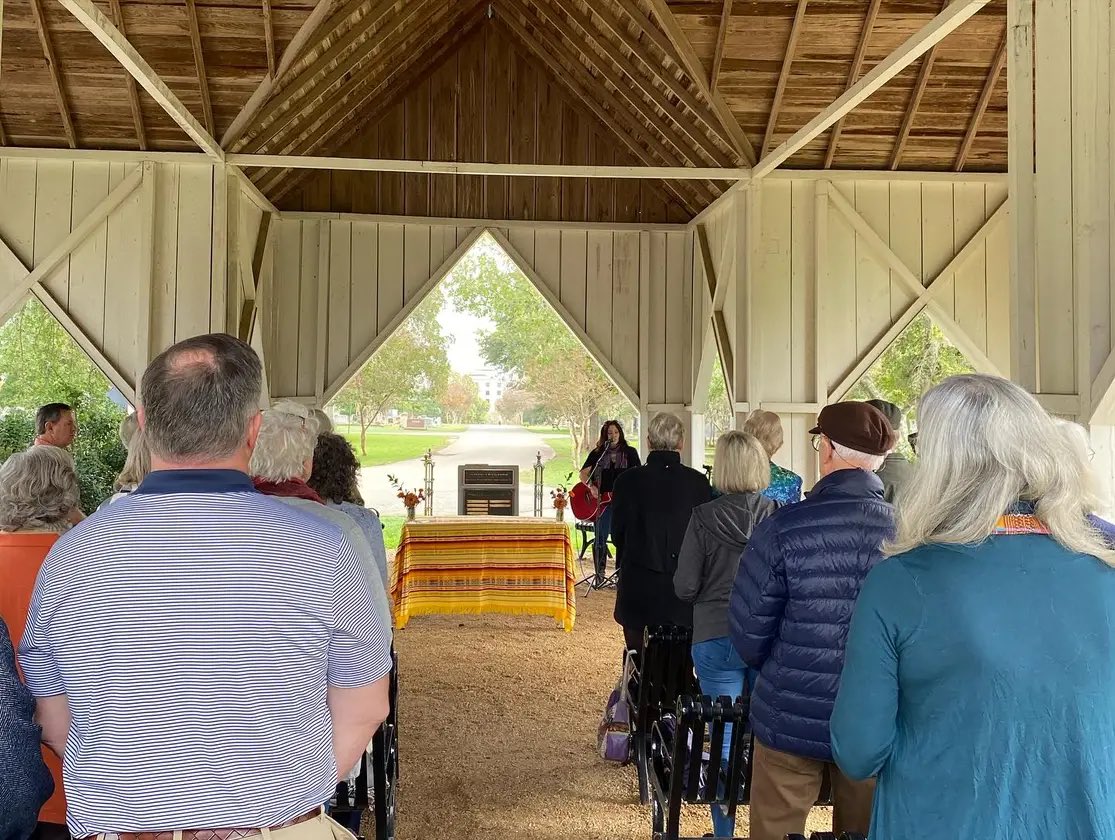 robintold's tweet photo. What if “don’t forsake gathering together” #InTheTimeOfCovid meant that church looked more like this?

#GatherDifferently #ReImagineChurch #GetOutside #WildChurch #NormalizeThis

📷 @justin_eyes #StMarksSMTX @SoCalARocha @wattersfamily1 https://t.co/SO32Ph2QsJ