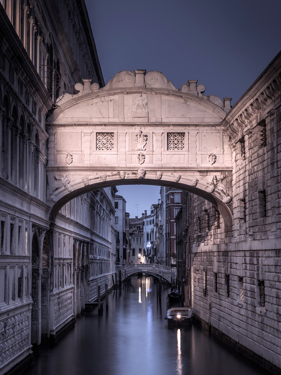 𝑒𝑣𝑒𝑛𝑖𝑛𝑔·𝑚𝑜𝑜𝑑 ♡ Ponte dei Sospiri Venezia, Veneto // 🇮🇹