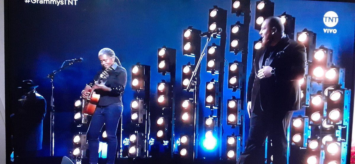 Así vale volver a ver los #GrammysTNT como fueron en mi época, donde aparecían Tina, Cindy o Sussane Vega o la flamante Mariah ... que lindo volver a verlas