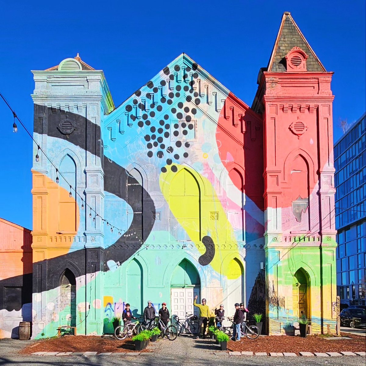 Chris_Roell's tweet photo. Southside DC murals in the house! Today's Urban Adventure Bicycle Ride took us to some murals in Southeast &amp; Southwest DC. #bikedc #MuralsDC #sedc #swdc #washingtondc #uabicycleride #urbanadventureride https://t.co/eFvwRAjRW1