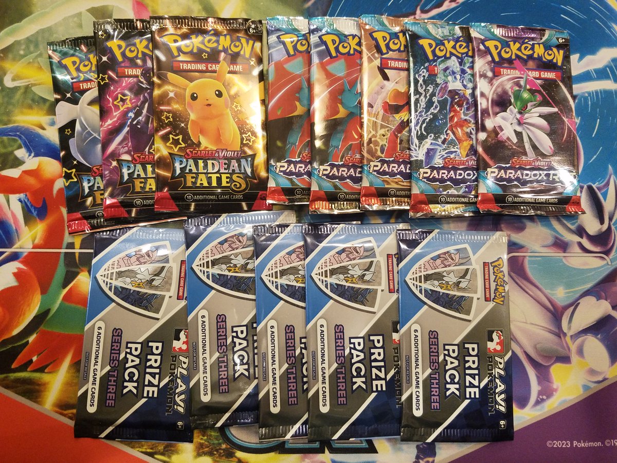 ShotNotTaken's tweet image. Won a few packs for placing first at my weekly Pokemon League tournament. Pulled a gold Roaring Moon ex and a Loudred illustration rare! #pokemon #pokemontcg #packbreak