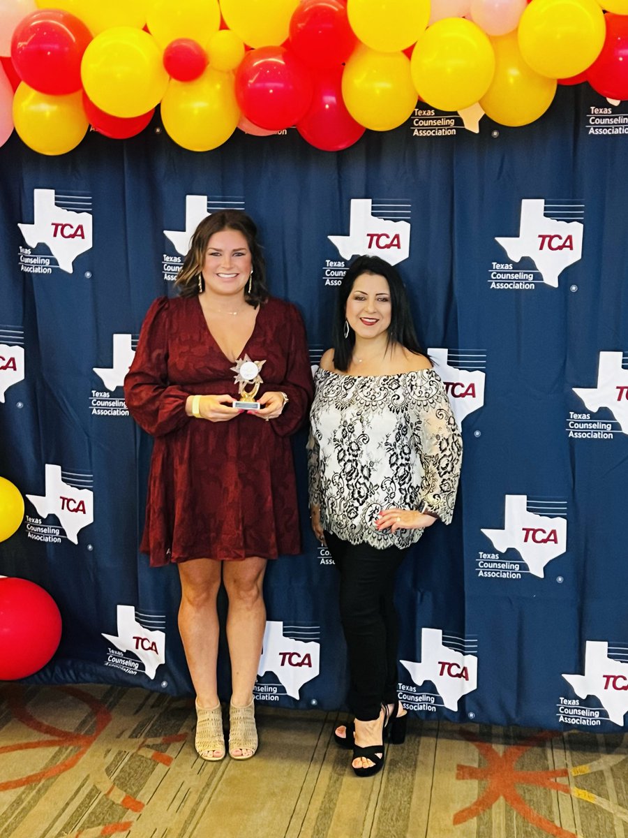 Celebrating <a href="/LaurenHassig/">Lauren Hassig</a> winner of the CREST Counselor award 🎉 <a href="/katyisd/">Katy ISD</a>   <a href="/TxSCATweets/">Texas School Counselor Association</a> <a href="/SEREbulldogs/">Robertson Elementary</a> #SparkleAndShine