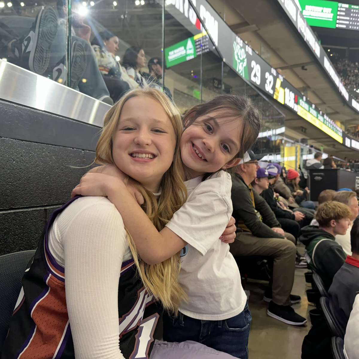 Dustin_Clark4's tweet photo. Celebrating 2 special girls birthday month! #takenote #utahjazz https://t.co/Rscxdg2MfT
